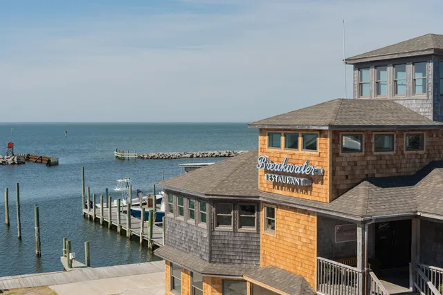 Breakwater Inn - Waterfront Hotel Hatteras, NC