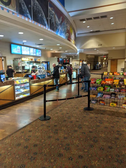 AMC CLASSIC Dubuque 14