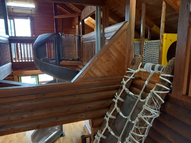 こどもログハウス「どんぐりハウス」