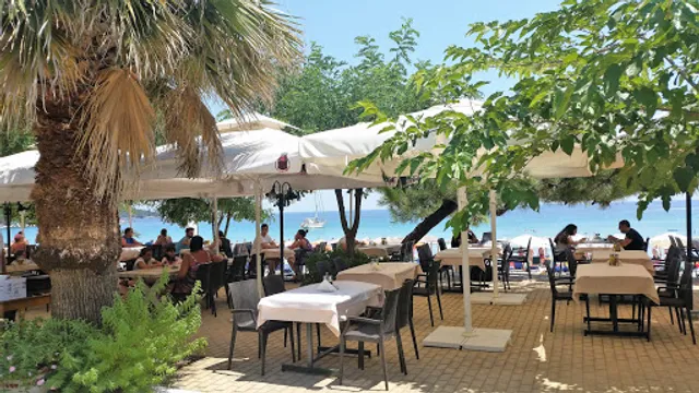 Beach-bar-restaurant-Fedra