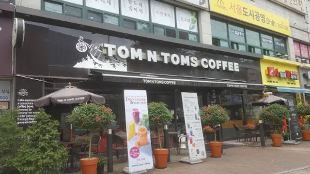 Tom N Toms Coffee