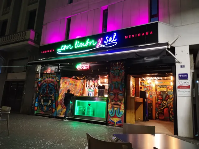 Con Limón y Sal Santa Cruz