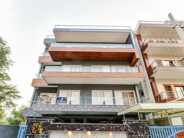 Townhouse 513 Hotel Skylight Near Medanta Hospital