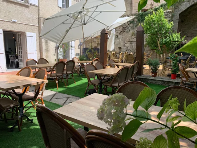 Le Jardin De La Tour du Plô