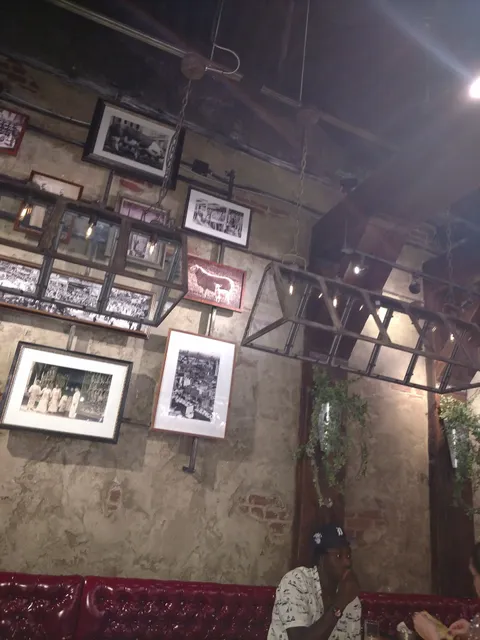 SHOPPES AT SUGARLOAF