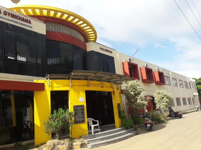 OYO Gymkhana Comforts