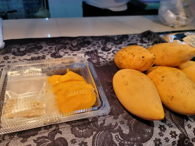 Mango sticky rice & burger