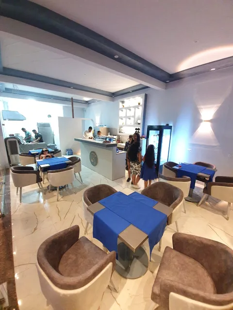 Lucky-Restaurant-Cafe