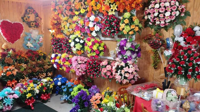 Woodbury Flowers & Feed