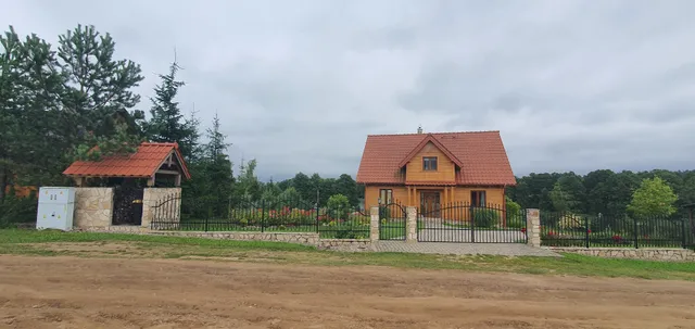 Domy Drewniane w Skomacku Wielkim nad jeziorem Orzysz