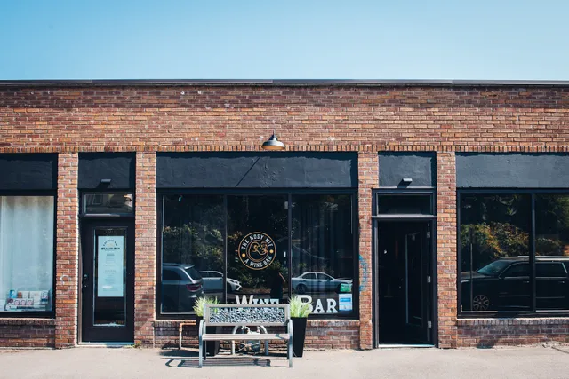 The Nosy Nif-A Wine Bar