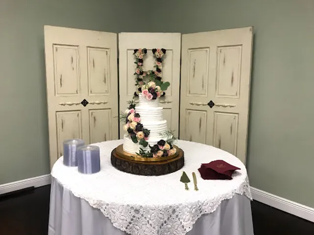 Custom Cakes by Jennifer Noble