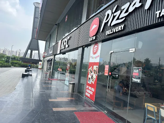 Pizza Hut | Galaxy Blue Sapphire Plaza, Noida
