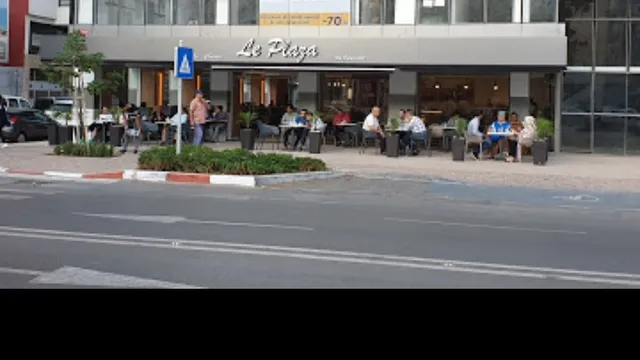 Cafe le plaza