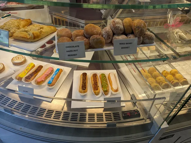 Le Macaron French Pastries & Cafe Rio