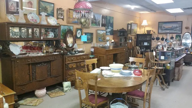 Avenues Antiques & Collectibles
