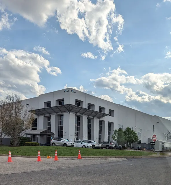 Amazon Fulfillment Center (LUK7)