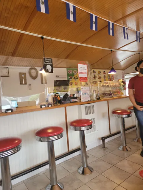 El paso pupuseria y taqueria