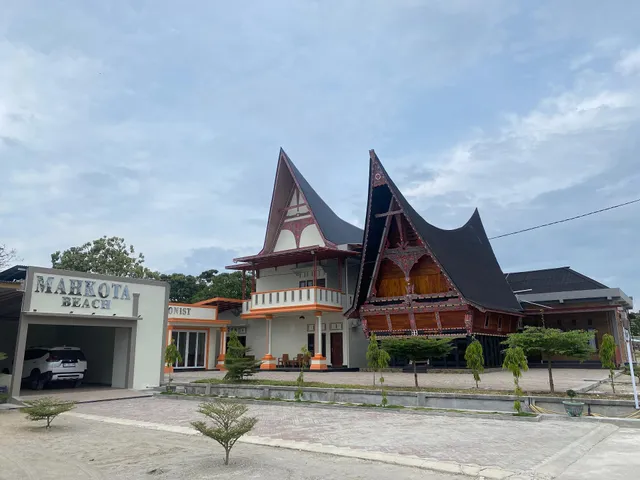 Penginapan Mahkota Beach