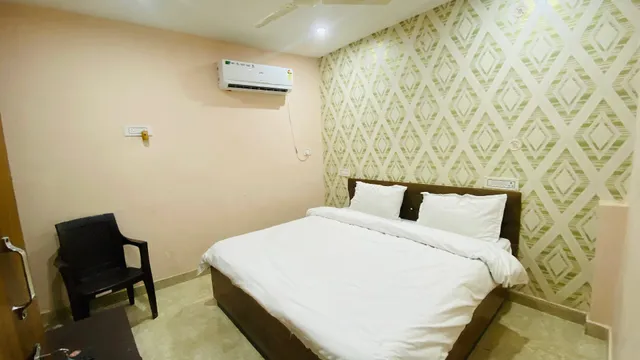 The starry night cafe & rooms