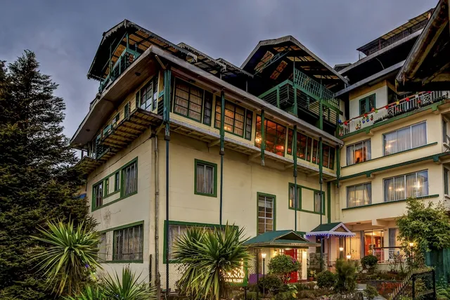 Muscatel Himalayan Resort - 400 Mts from Mall Road