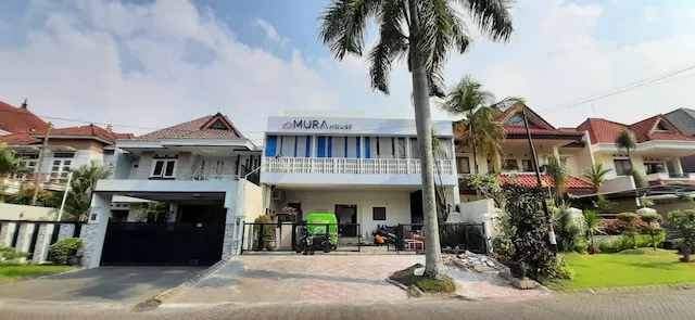 OYO 90470 Mura House Syariah