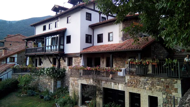 APARTAMENTOS EL NIAL DE POTES