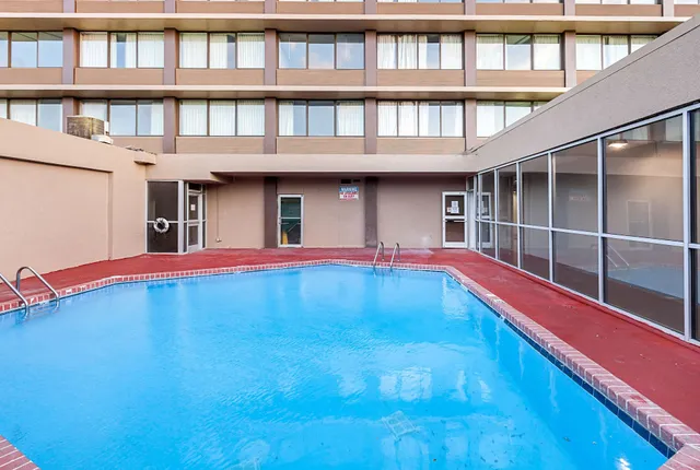 Quality Inn & Suites Cincinnati Downtown Area