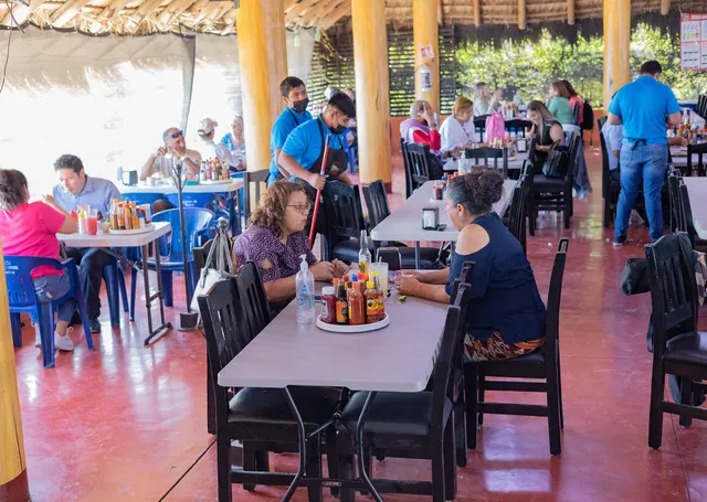 Mariscos El Toro Güero San Bernabé