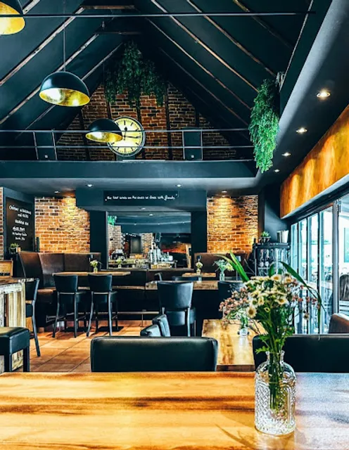 die 2 restaurant café bar lounge