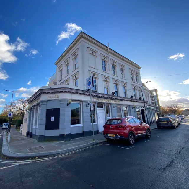 Queen Elizabeth Hostel & Pub
