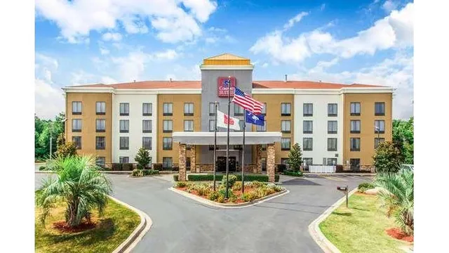 Comfort Suites Clinton near Presbyterian College