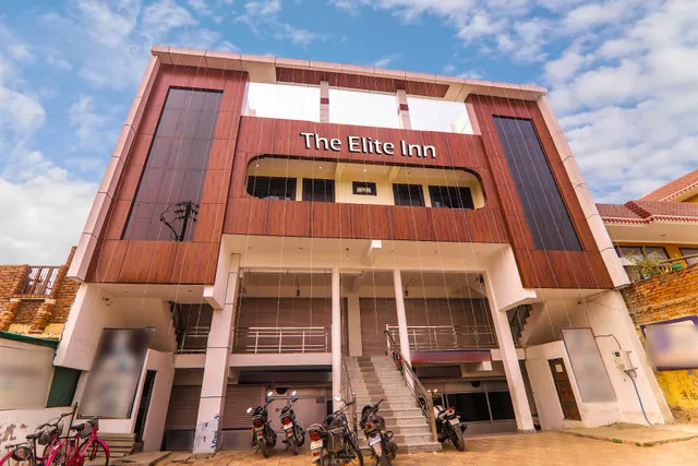 The Elite Inn - Hotel in Tajganj