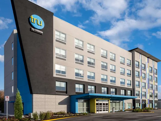 Tru by Hilton Chesapeake Greenbrier