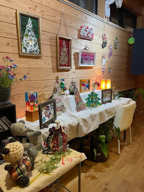 小さな喫茶店&ギャラリー 心響