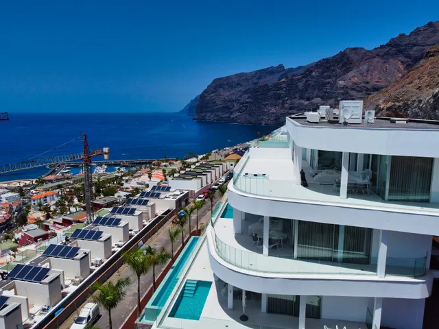 Crystal I Luxury Apartments