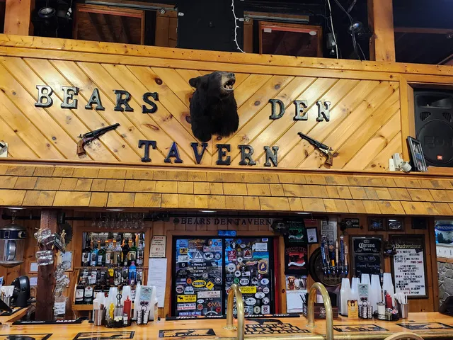 Bear's Den Restaurant & Tavern / Log Cabin Motel