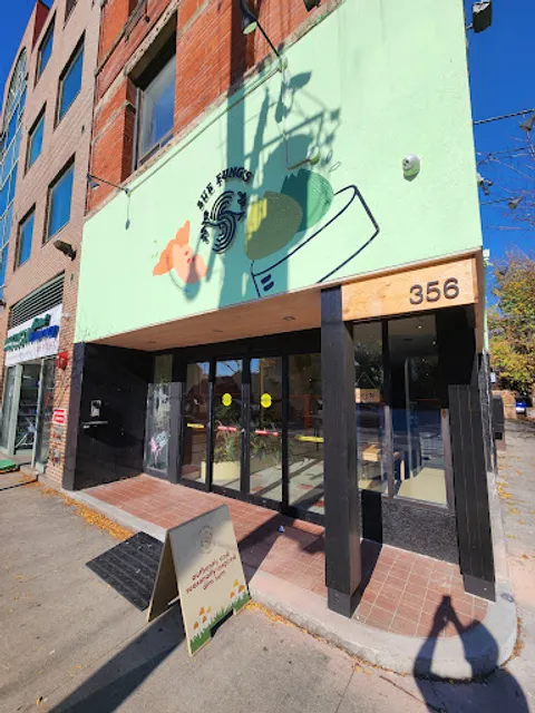 Sue Fung's Dimsum Canteen 小鳯食堂