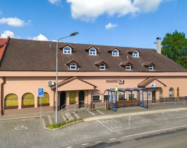 Anaret Pension & Petit Café