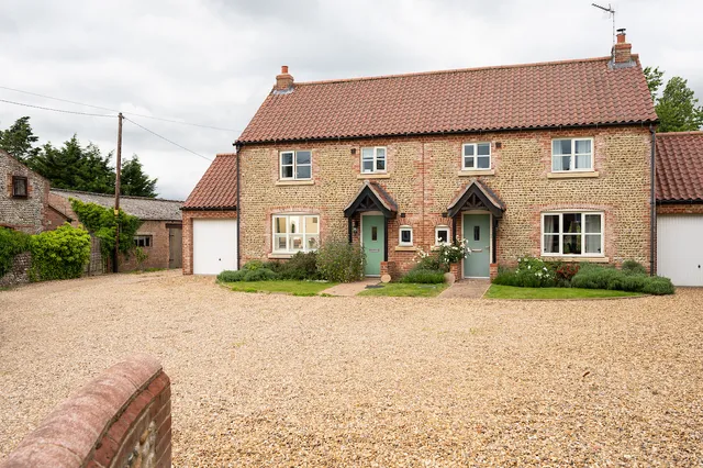 Farthing Cottage - dog friendly holiday cottage