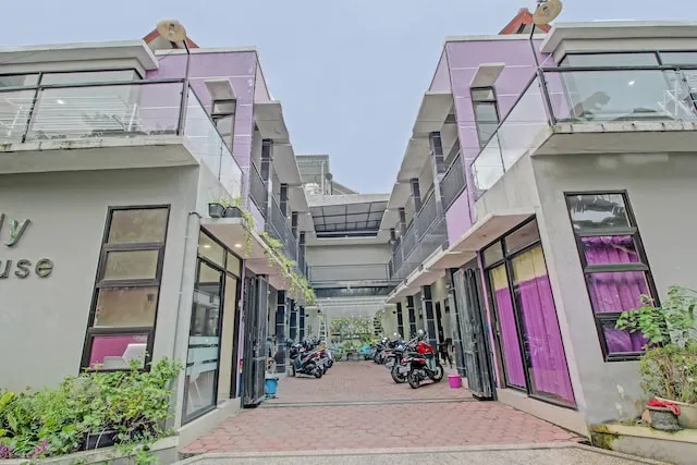 Super OYO 91202 Family Guest House Syariah