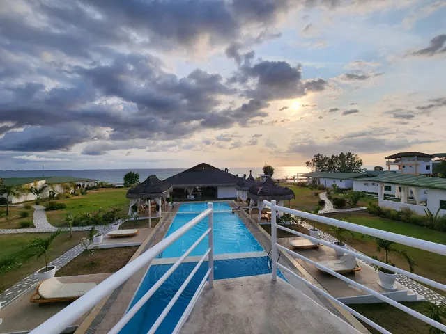 Sundowners Beach Mansion