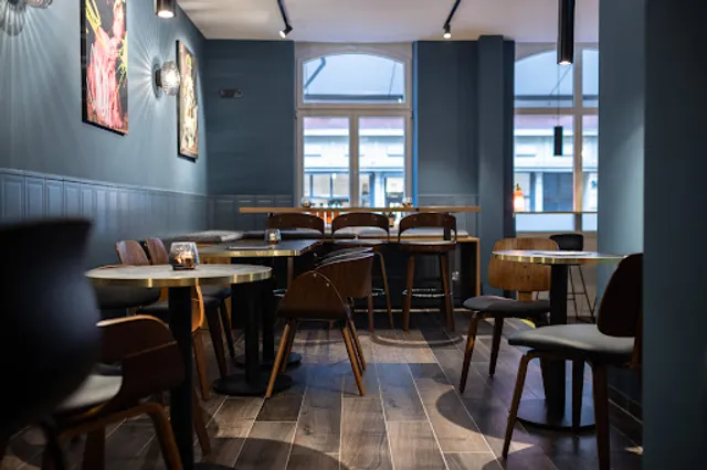 WINE IN THE HOOD -EAT.DRINK.MEAT