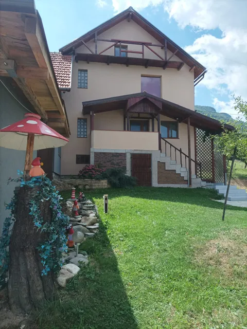 Casa din Deal Predeluț