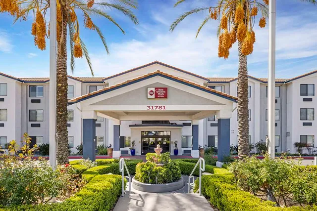 Best Western Plus Lake Elsinore Inn & Suites