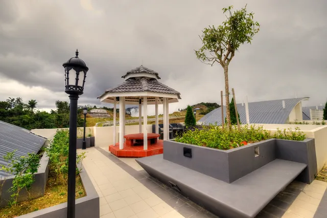 Play Residence at Golden Hills