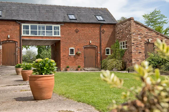 Old Wood Farm Holiday Cottages