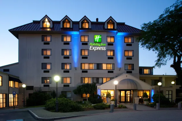Holiday Inn Express Boston-Waltham by IHG