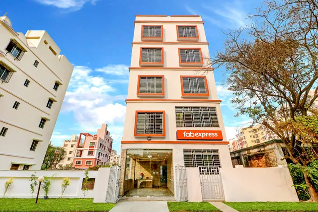FabExpress Step Inn - Hotel in Newtown, Kolkata