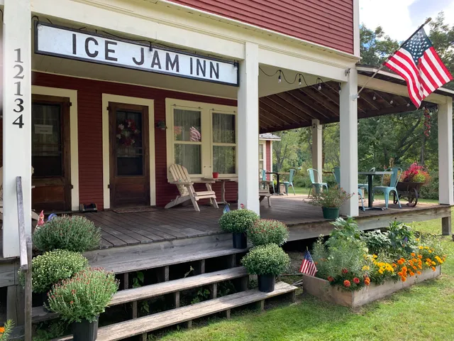 Ice Jam Inn & Restaurant